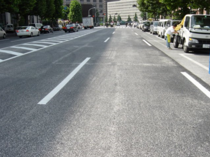 保水性舗装「プレファルトHOSUI」